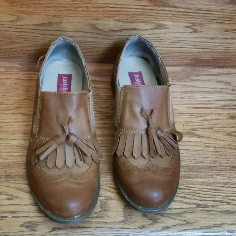 Justdolce tan 7.5 loafer with tassels